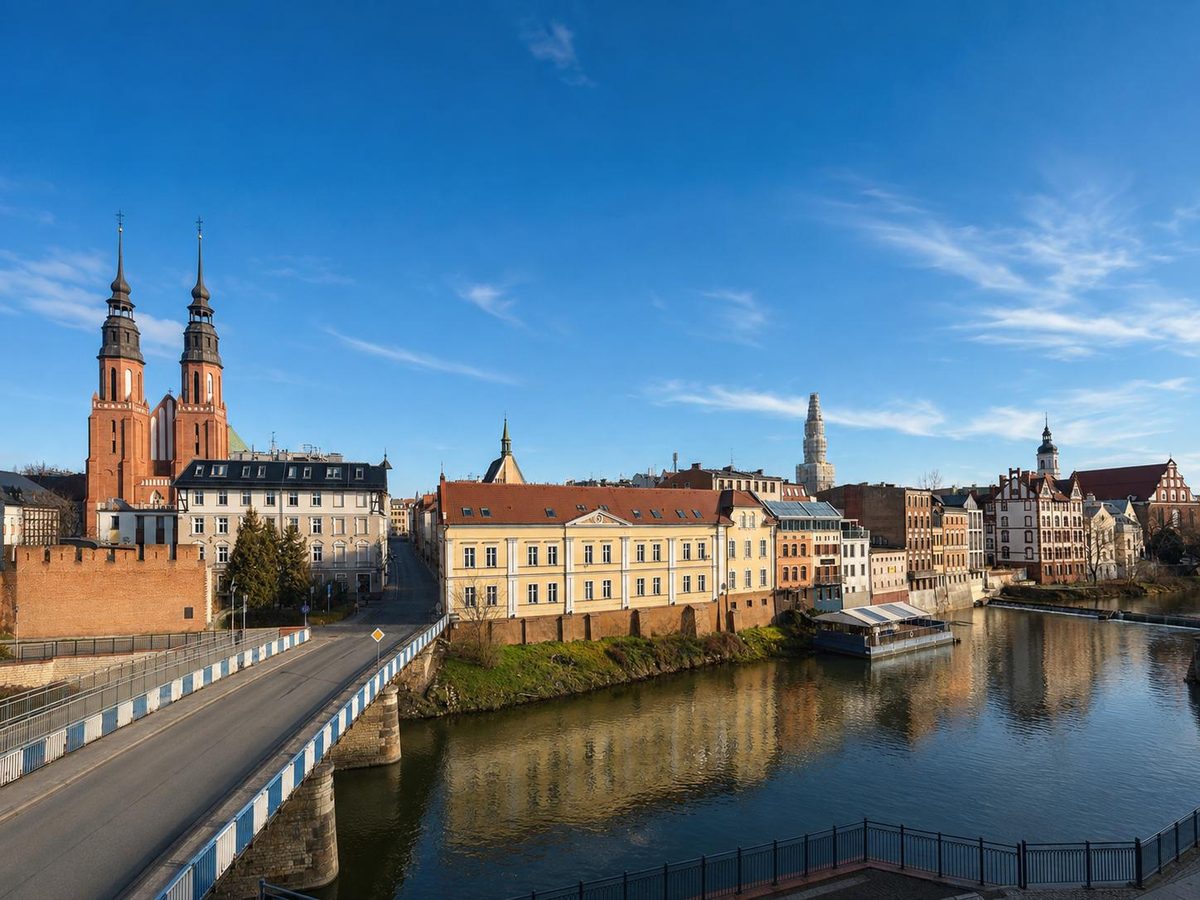 Panorama Odry i opolskiej starówki widziana z kancelarii